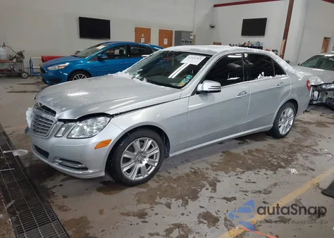 2013 Mercedes-Benz E 350 4Matic z USA, uszkodzony, nr VIN WDDHF8JB9DA742239